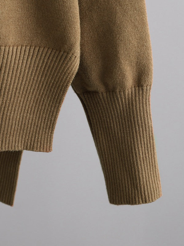 Ensemble deux pièces élégant avec pull à manches longues, col roulé et pantalon large 