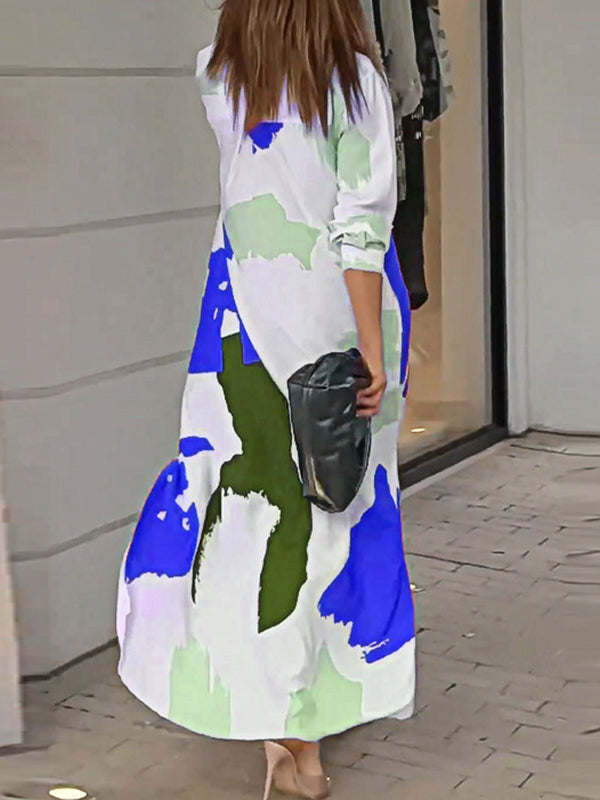 Lockeres, gewickeltes Hemdkleid mit Knöpfen, kontrastfarbenen Taschen, bedrucktem Schlitz an der Seite 