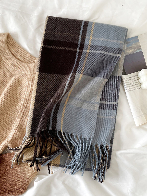 Châle et écharpe à pompons à rayures et carreaux de couleur contrastée 