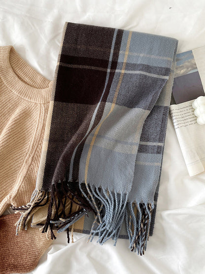 Châle et écharpe à pompons à rayures et carreaux de couleur contrastée 