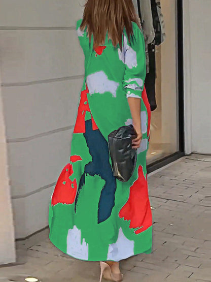 Lockeres, gewickeltes Hemdkleid mit Knöpfen, kontrastfarbenen Taschen, bedrucktem Schlitz an der Seite 