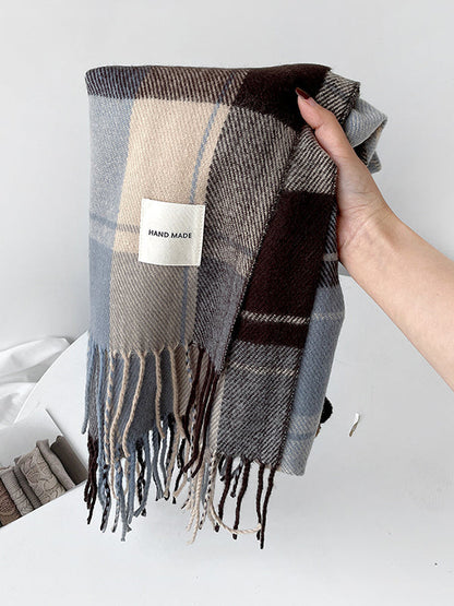 Châle et écharpe à pompons à rayures et carreaux de couleur contrastée 