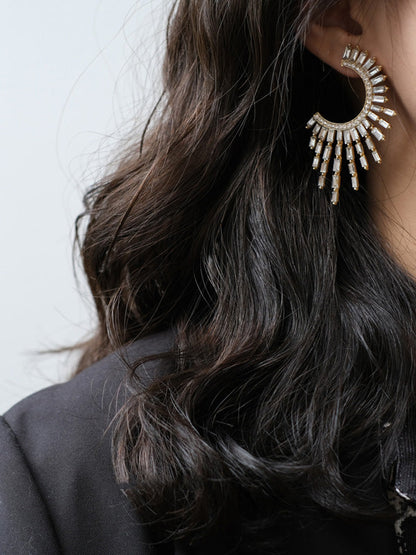 Boucles d'oreilles originales en zircon de couleur contrastée 