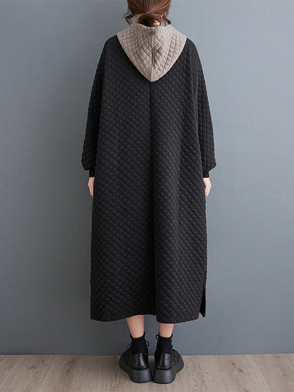 Robe mi-longue trapèze à manches longues et capuche matelassée fendue sur les côtés 