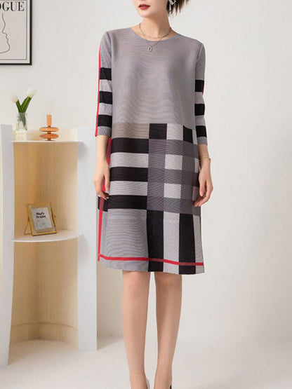 A-Line Loose Contrast Color Plaid Pleated Round-Neck Mini Dresses